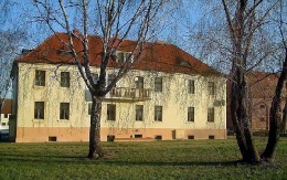 Dwór w Przyczynie Górnej - widok z boku